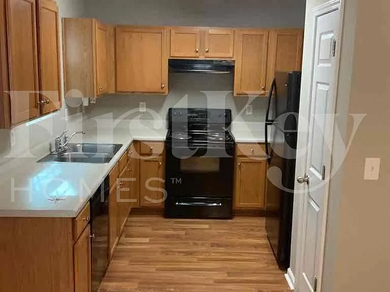 130 Cobblestone Dr — Photo 5