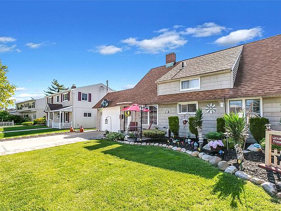 2nd image of 18 Dahlia Ln
