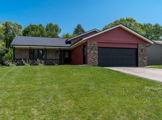 105 Candlewick Dr SE, Poplar Grove, IL 61065