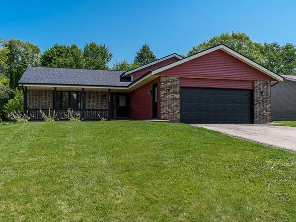 105 Candlewick Dr SE, Poplar Grove, IL 61065