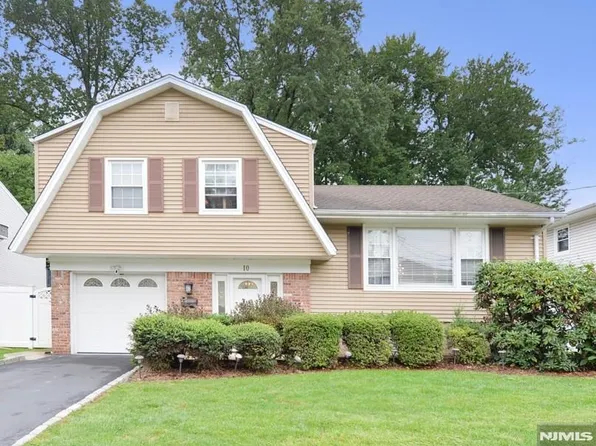 10 Sieber Ct, Bergenfield, NJ 07621