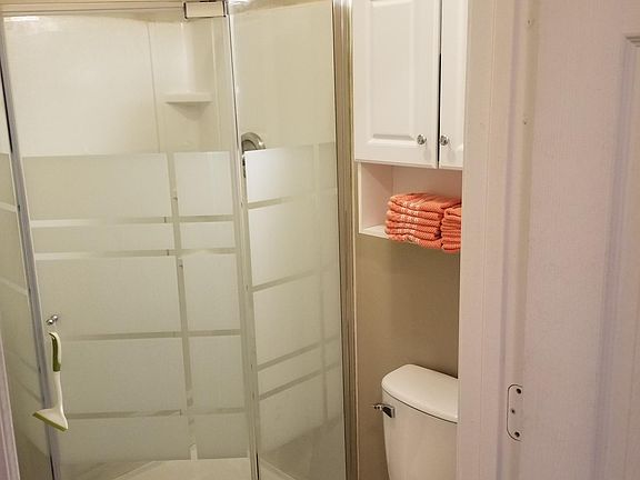 Level 2 bathroom