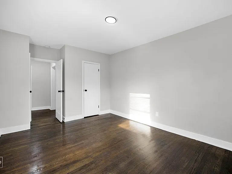 308 Elizabeth St — Photo 1
