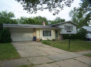 1746 Auburn Ave NE, Grand Rapids, MI 49505