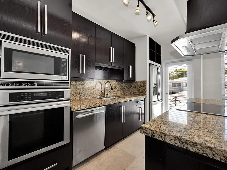 940 Sevilla Ave #206 — Photo 10