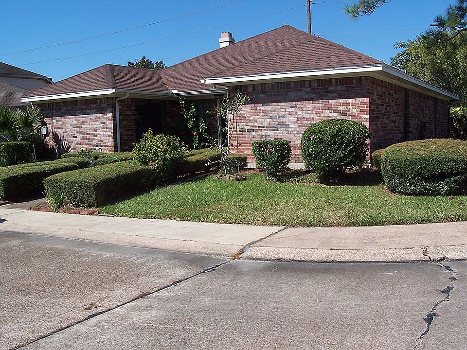 Front 6610 Woodridge