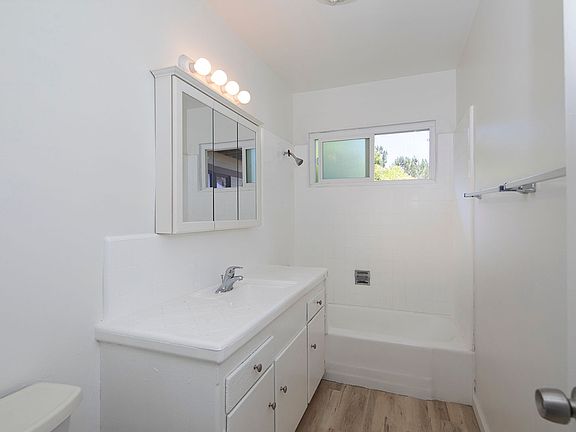 3rd image of 3056 Ivy St #3060-1/2