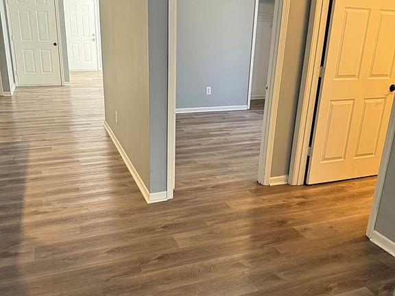 5th image of 717 Meadow Ln APT A