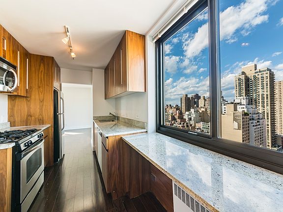 4th image of 200 E 82nd St APT 25D
