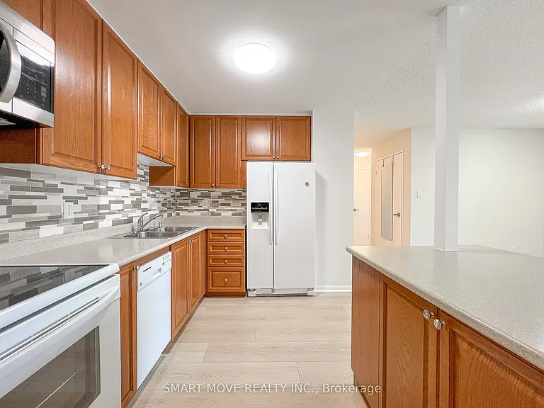 1300 Mississauga Valley Blvd #303 — Photo 7