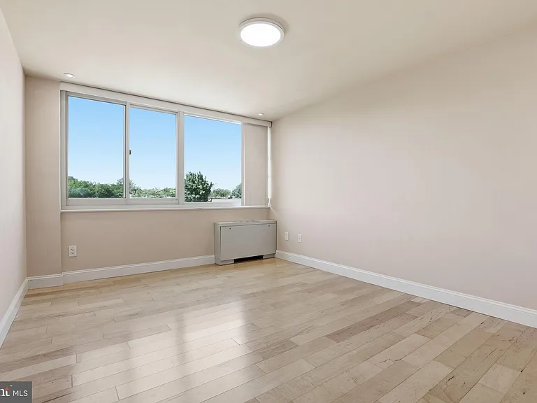 4520 King St #804 — Photo 15