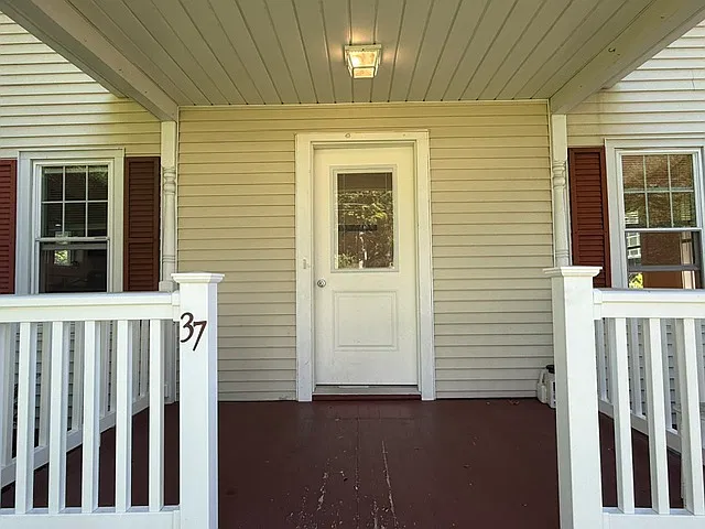 33-37 Cottage Street - 37 — Photo 2