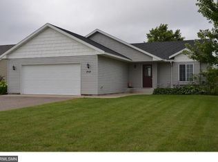 717 W 8th St, Litchfield, MN 55355