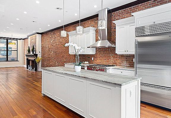 2nd image of 248 W 121st St #2