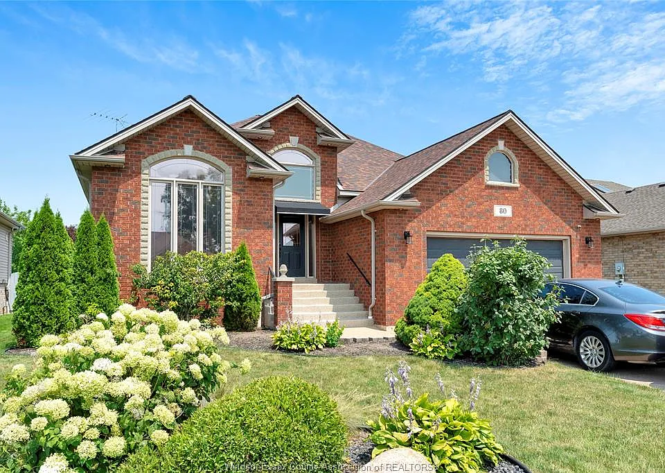 80 Whelan Dr #LOWER