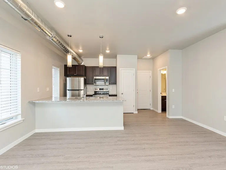 915 16th St NE — Photo 11