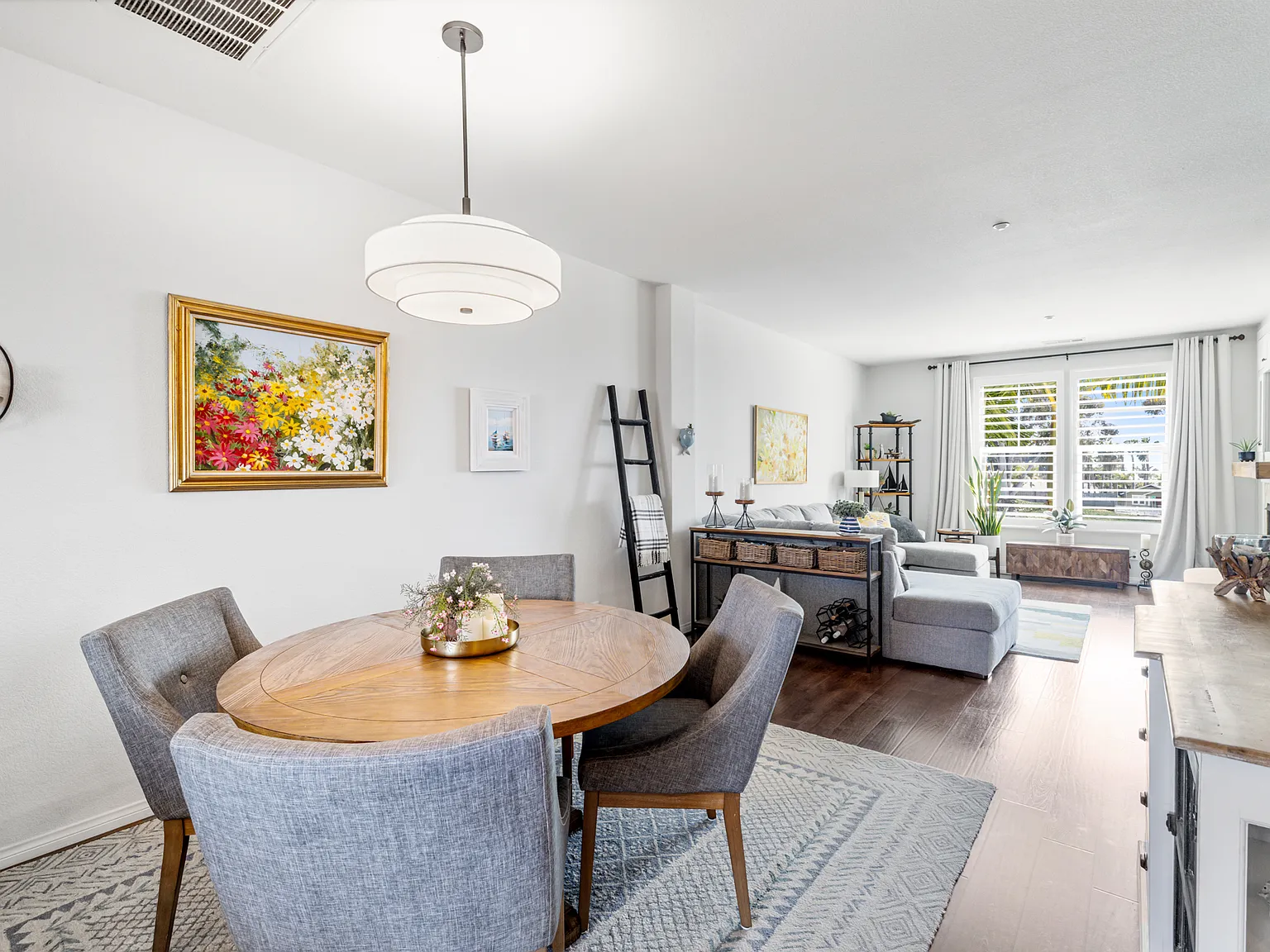 3 bed, 3.5 bath, 1528 sqft, $5,200 — Photo 4