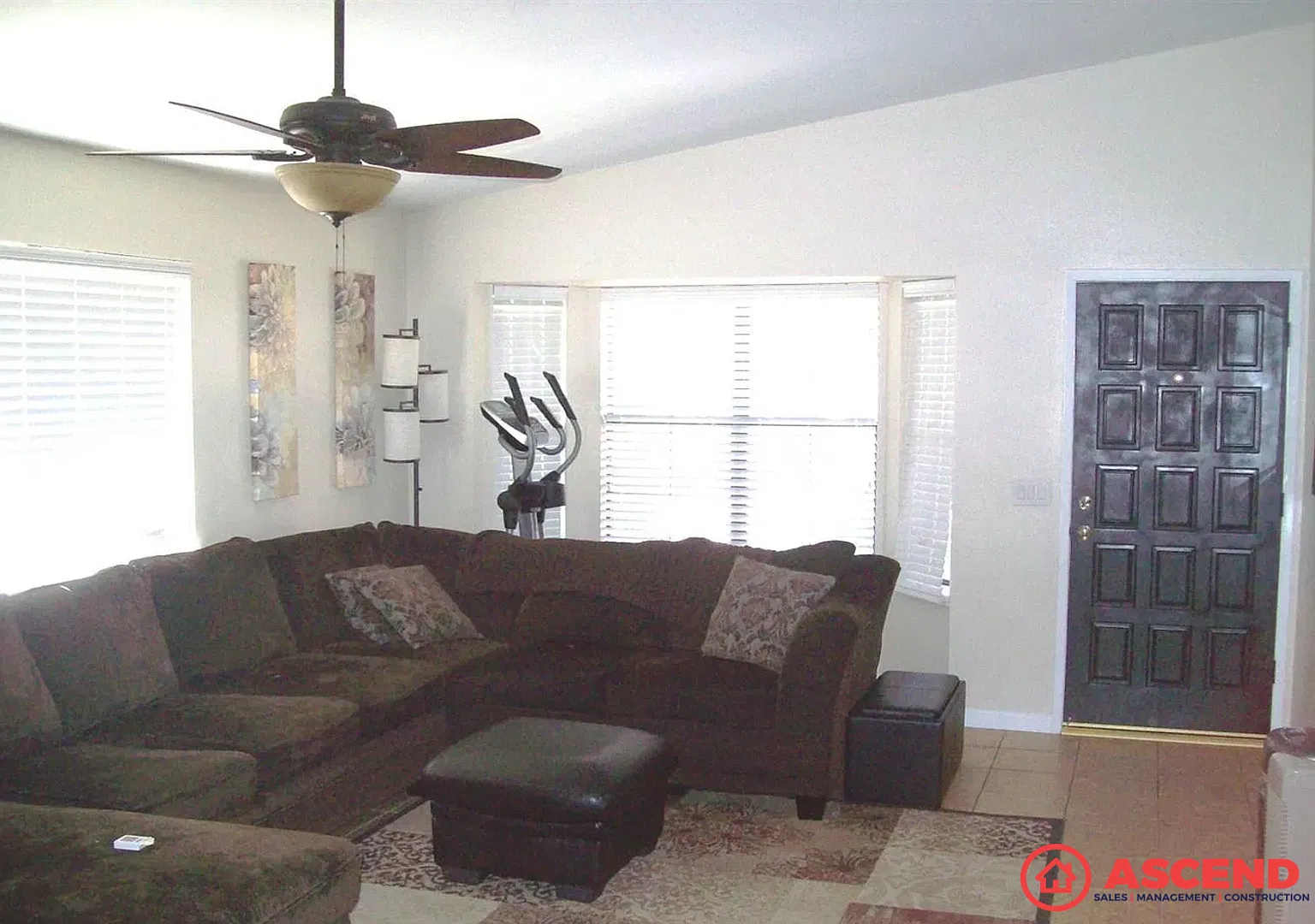 Spacious 4BD/1.5BA Home in Bakersfield's 93311, Washer/Dryer Hookups & Fully Equipped Kitchen! — Photo 2