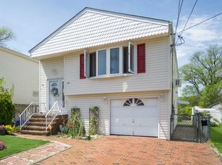 106 Venetian Promenade, Lindenhurst, NY 11757