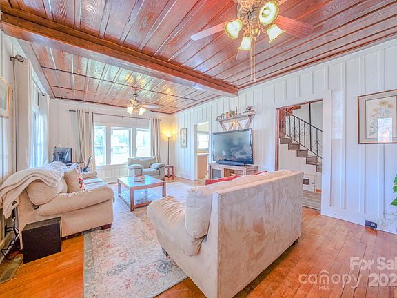 2nd image of 26 Hampshire Dr