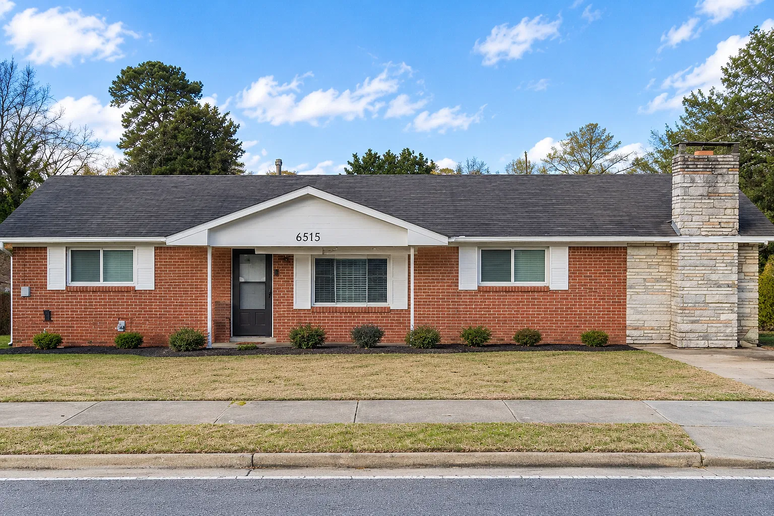 3 bed, 1.5 bath, 1482 sqft, $1,400 — Photo 1