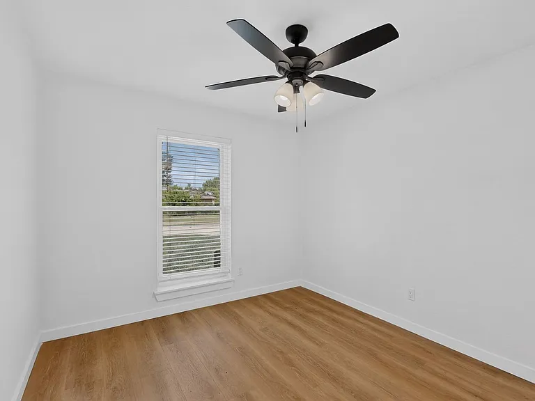 1313 Homestead St — Photo 13