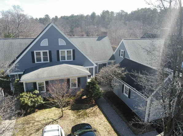 10 Shire Ln, Bedford, MA 01730