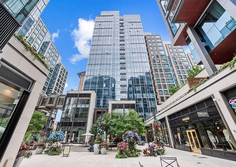 135 Seaport Blvd #818