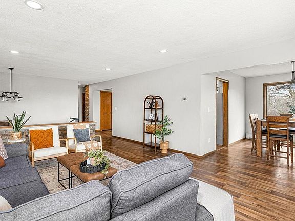 5th image of 2332 Springvale Rd