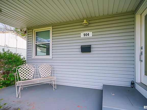 2nd image of 904 Coolidge Ave