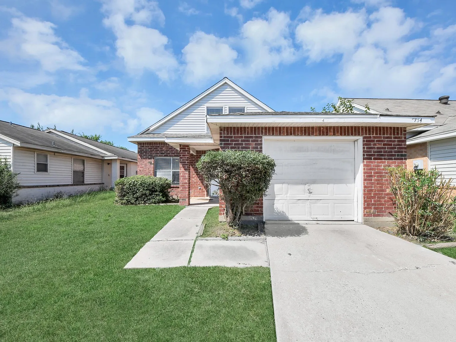 4 bed, 2.0 bath, 4326 sqft, $1,700 — Photo 4