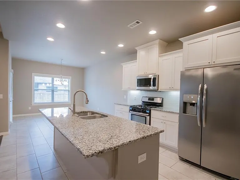 301 Cisterna Dr — Photo 5