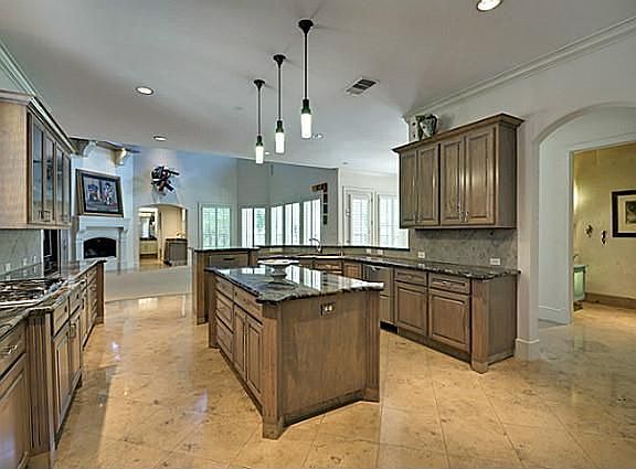 3rd image of 2989 Belclaire Dr