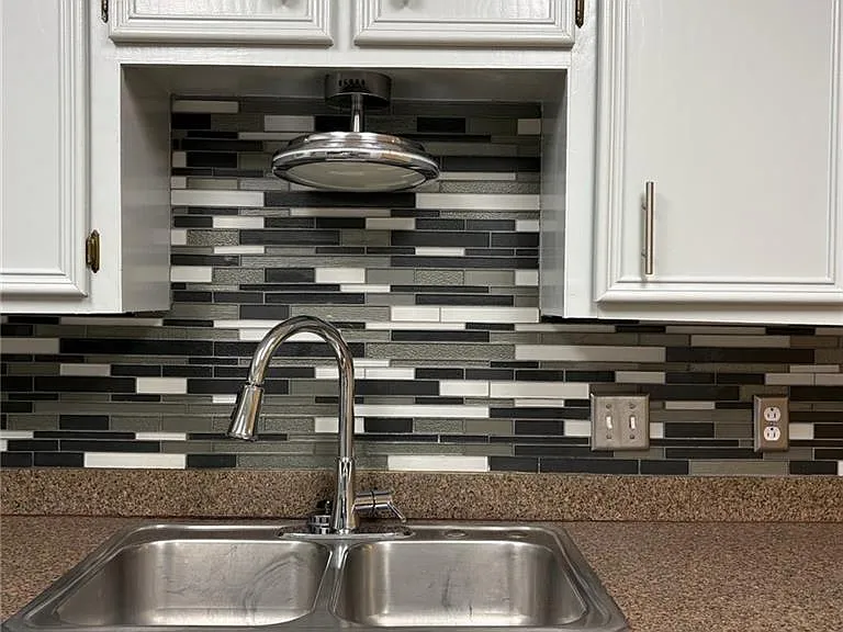 901 E Dallas Ave #16 — Photo 12