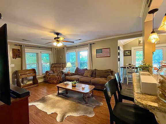 3rd image of 1692 Garland Dr