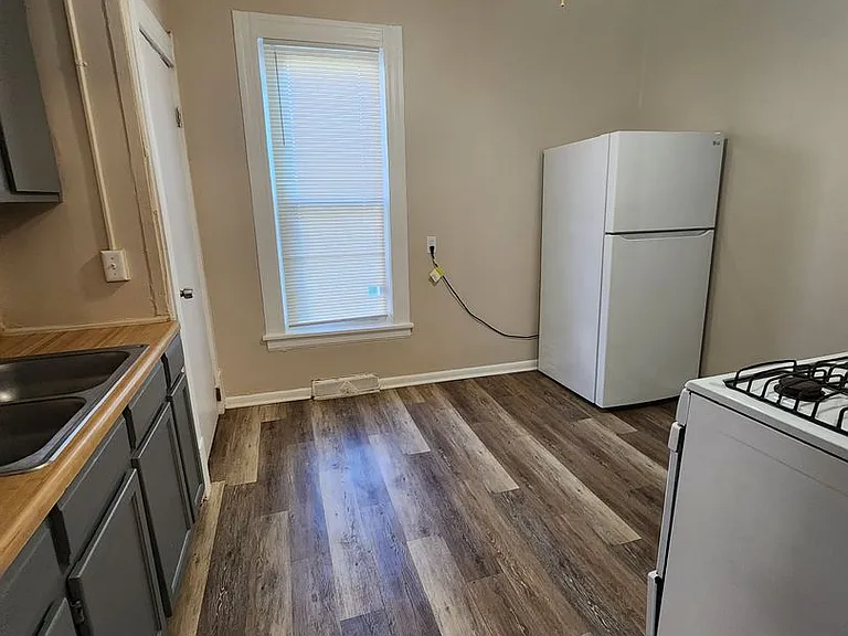 224 Gates Ave — Photo 4