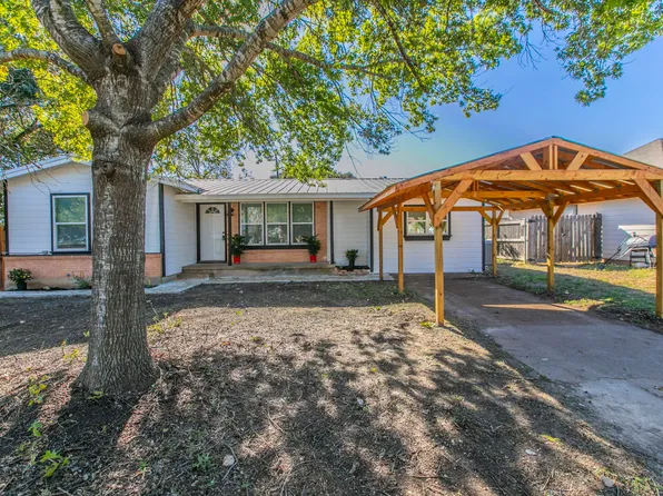 1017 S Adams St, Mc Gregor, TX 76657