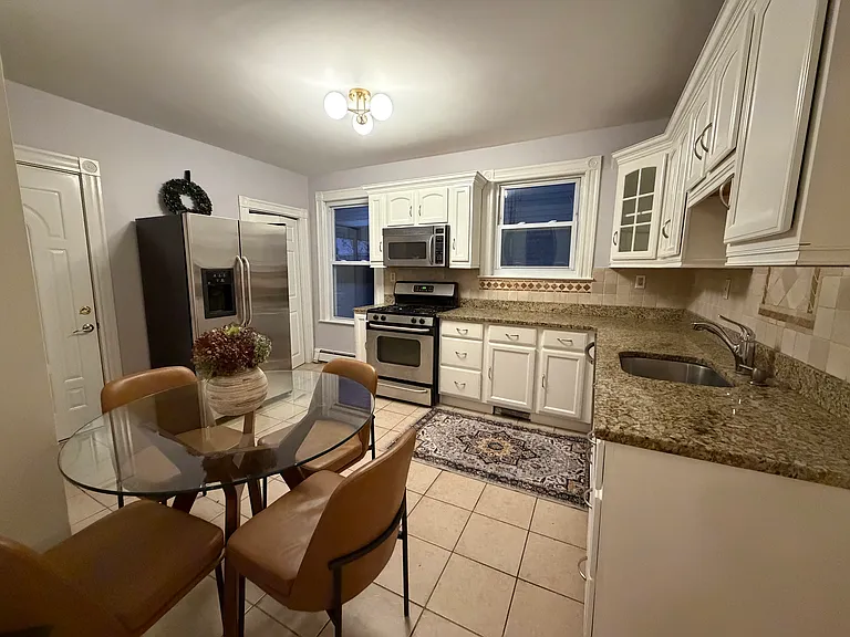 184 Green St #1 — Photo 3