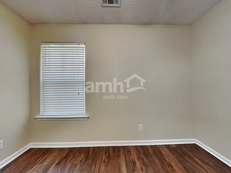420 Roberts Way — Photo 19
