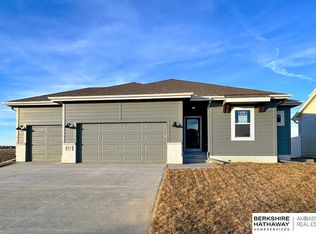 18470 Palisades Dr, Omaha, NE 68136