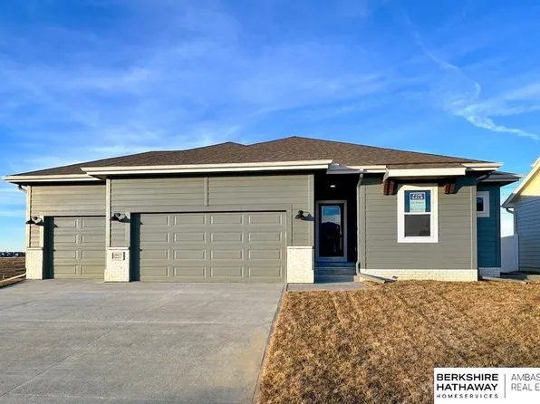 18470 Palisades Dr, Omaha, NE 68136