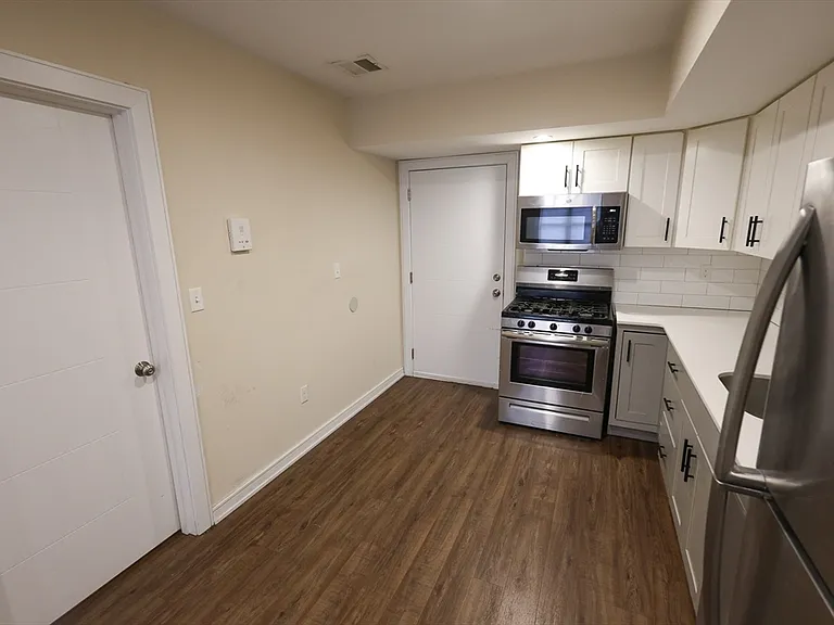 332 Talbot Ave #13 — Photo 2