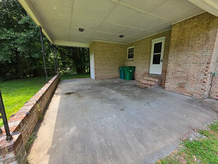 318 Jasper Ln — Photo 11