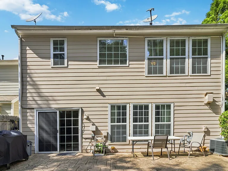 105 Finchley Dr — Photo 29