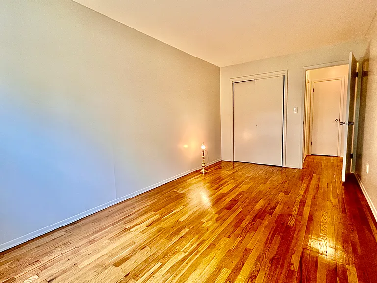 18-23 Clintonville St #1 — Photo 8