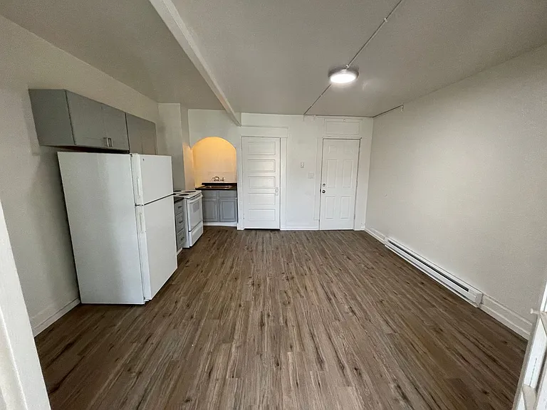 Adams Apartments — Photo 3