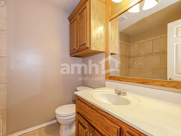 945 Ethan Ln — Photo 14