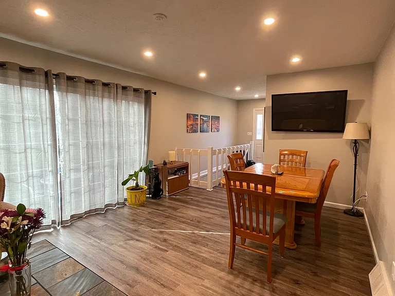 2511 Dover Ln — Photo 4