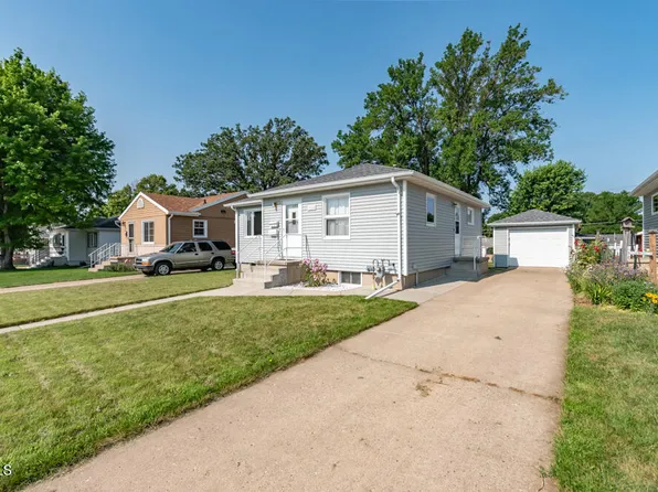 1322 N 13th St, Bismarck, ND 58501