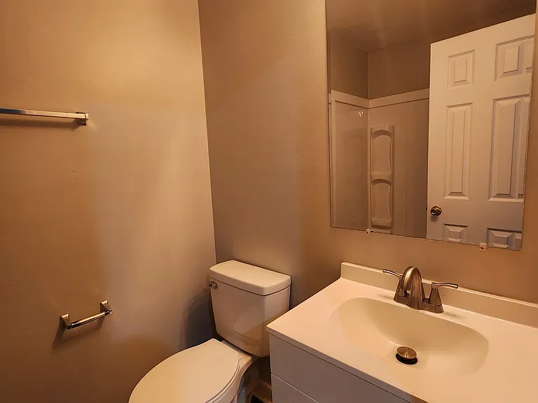 1325 Virginia Ave #A23 — Photo 8